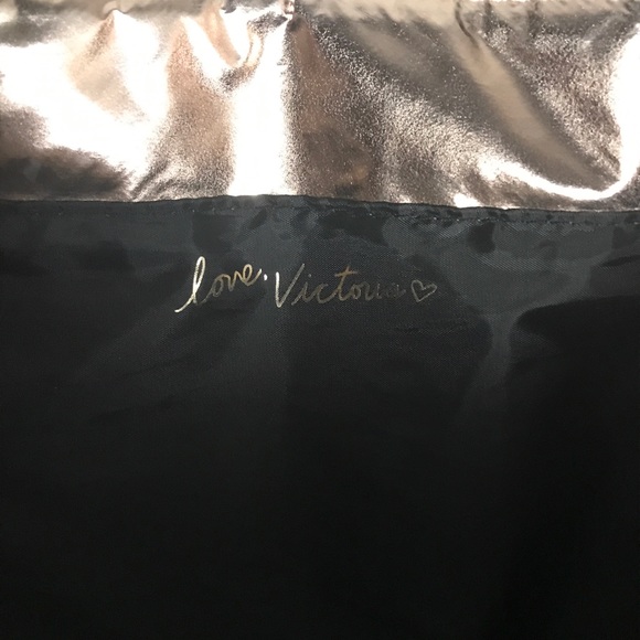 NWT VS Rose Gold 2017 Limited Edition Tote - Picture 3 of 5